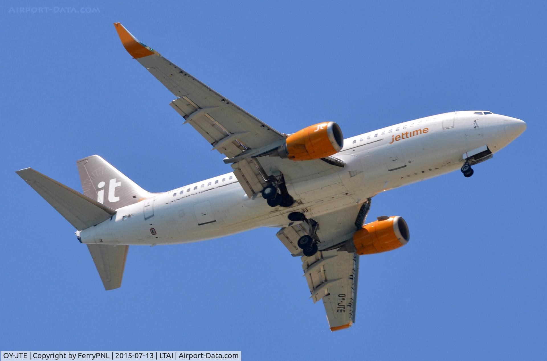 OY-JTE, 1995 Boeing 737-3L9 C/N 27834, Jettime B733 landing