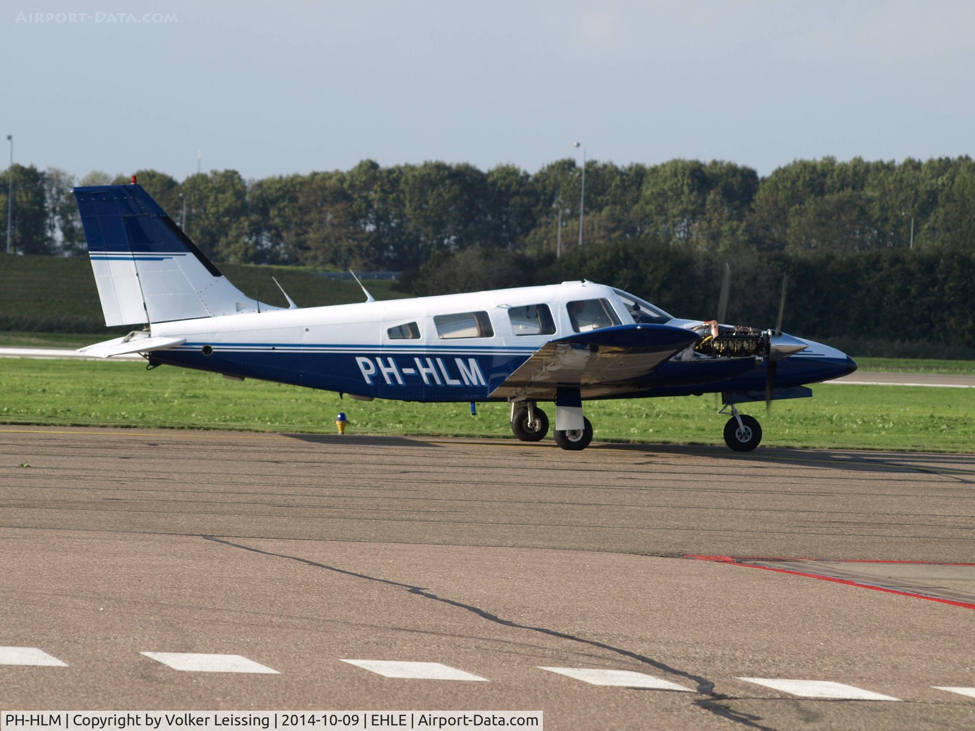 PH-HLM, 1977 Piper PA-34-200T Seneca II C/N 34-7770393, engine test taxi