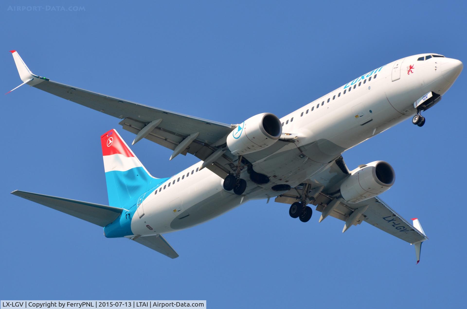 LX-LGV, 2013 Boeing 737-8C9 C/N 41190, Luxair B738 overhead