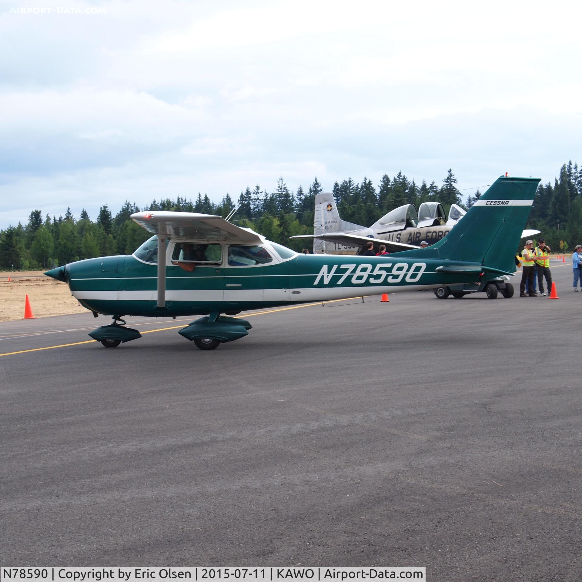 N78590, 1968 Cessna 172K Skyhawk C/N 17257676, 1968 Cessna 172K passing T-28 Trojan NX82FT at the 2015 Arlington Fly-In.