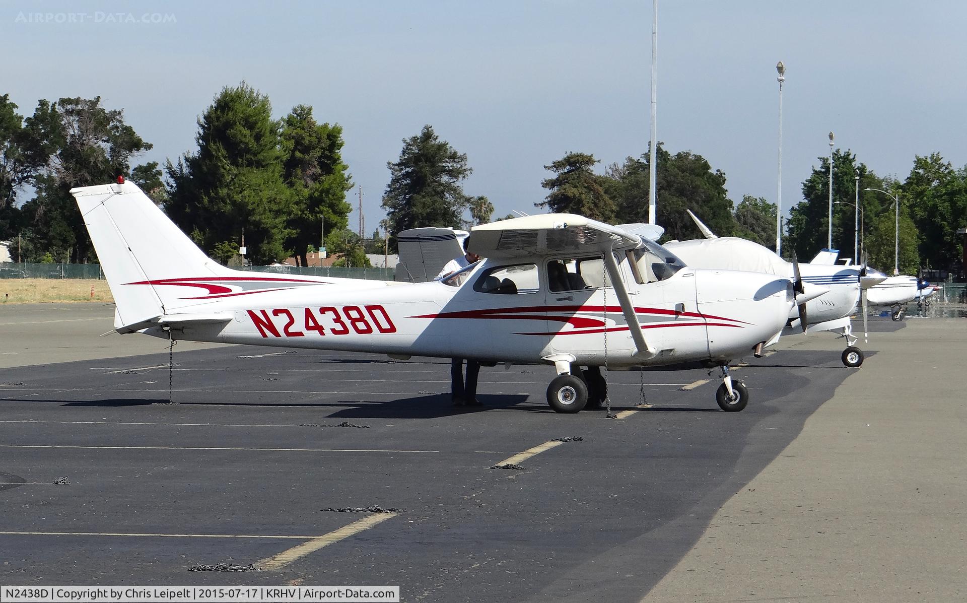N2438D, 2000 Cessna 172R C/N 17280877, Christiansen Aviation Inc. (WILMINGTON, DE) 2000 Cessna 172R visiting Reid Hillview Airport, CA.