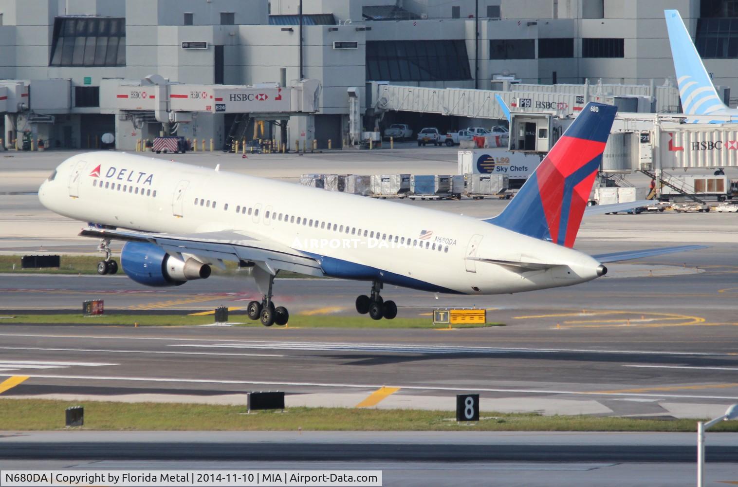 N680DA, 1992 Boeing 757-232 C/N 26956, Delta