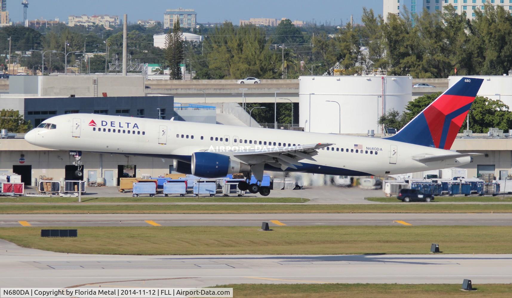 N680DA, 1992 Boeing 757-232 C/N 26956, Delta