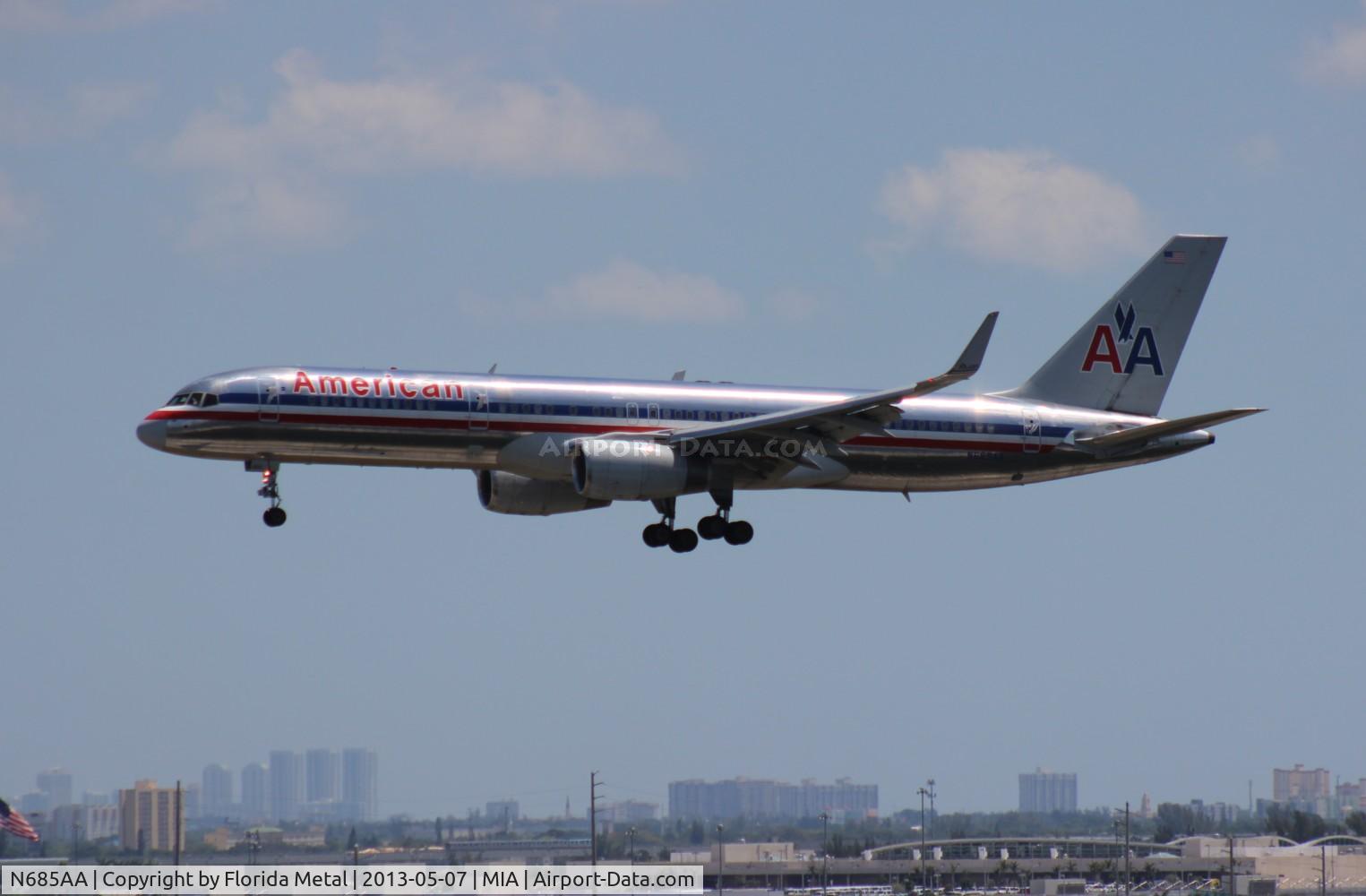 N685AA, 1992 Boeing 757-223 C/N 25342, American