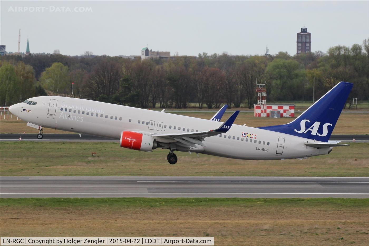 LN-RGC, 2012 Boeing 737-86N C/N 41257, Up and away to a northern destination.....