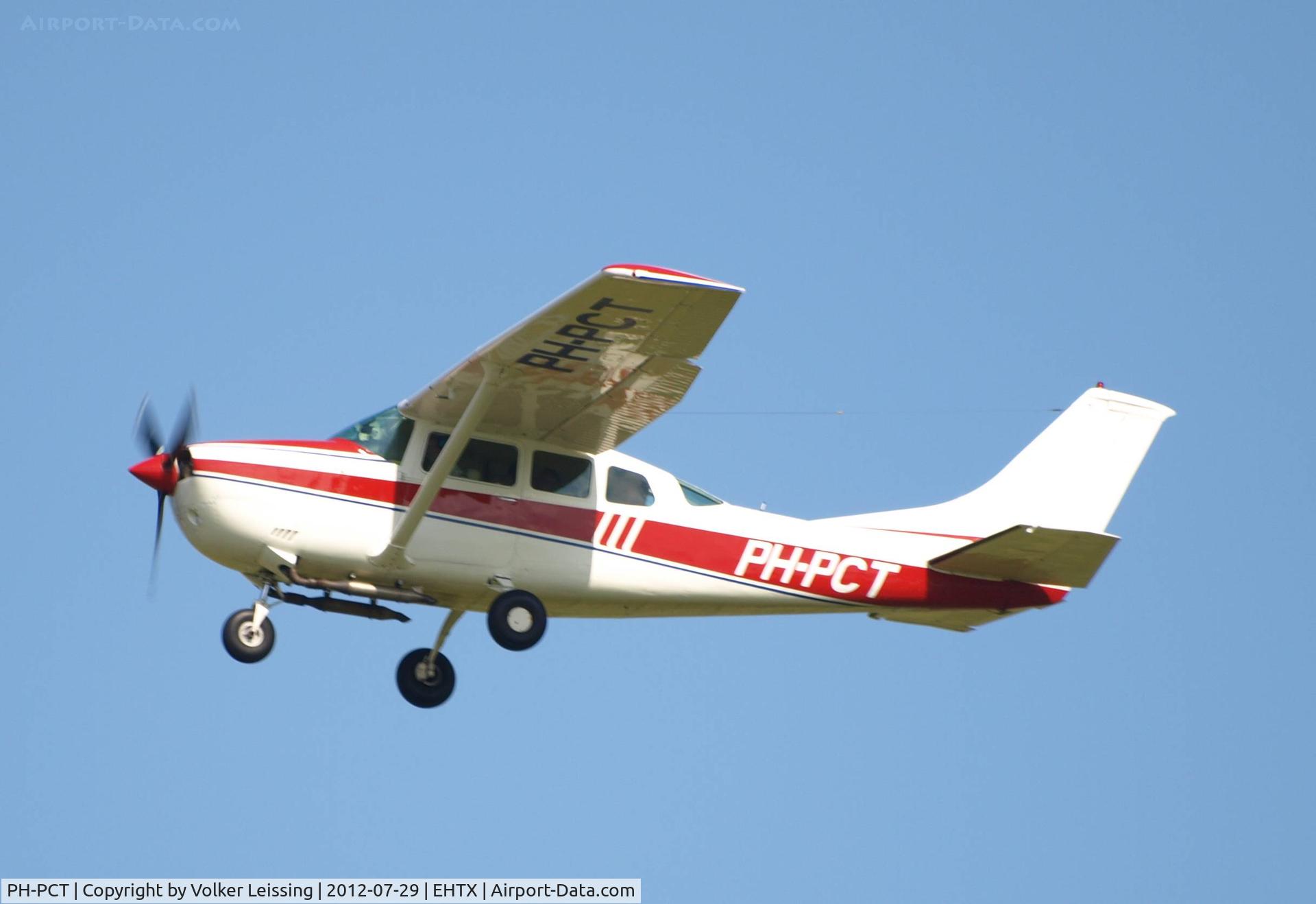 PH-PCT, 1974 Cessna U206F Stationair C/N U20602337, departing