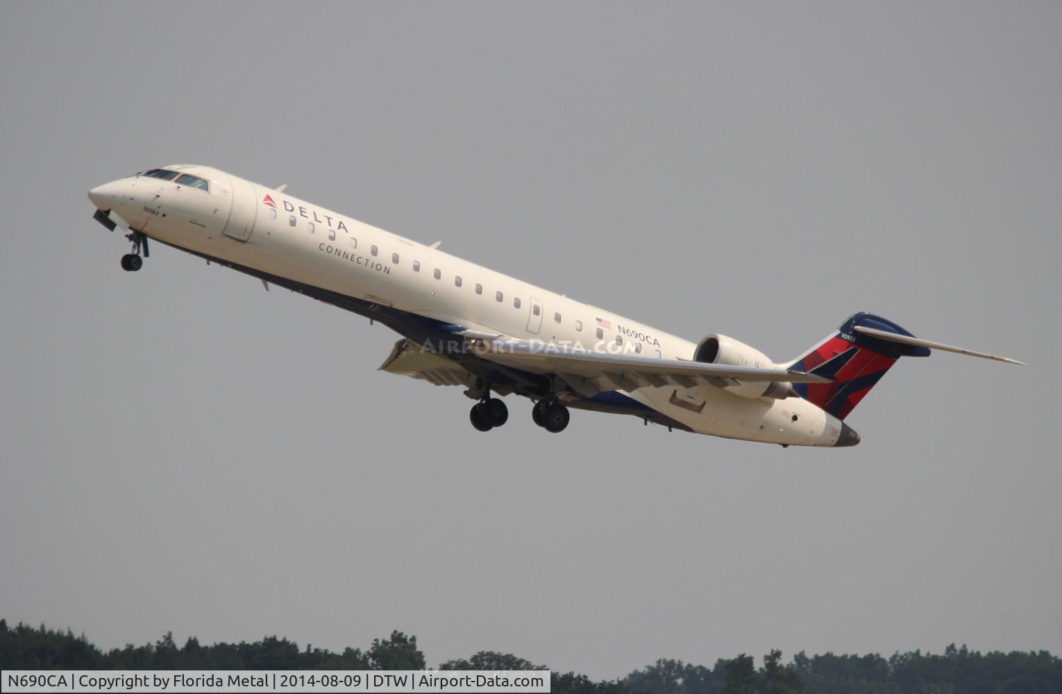 N690CA, 2004 Bombardier CRJ-700 (CL-600-2C10) Regional Jet C/N 10182, Comair CRJ-700