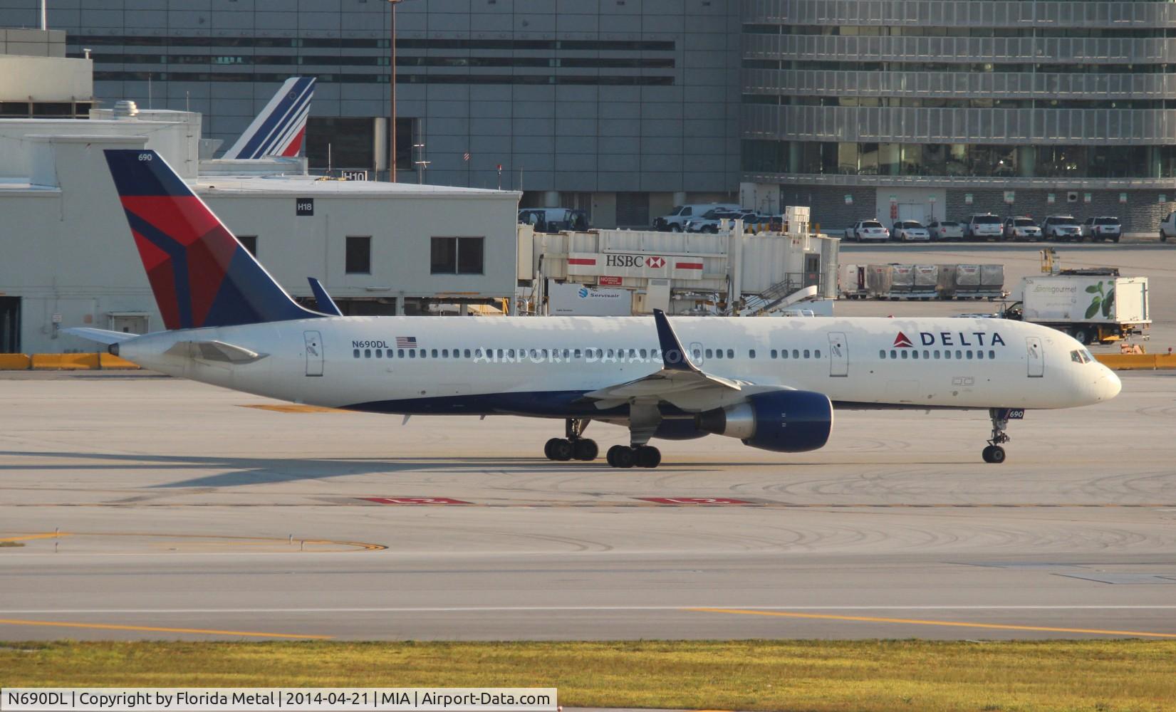 N690DL, 1998 Boeing 757-232 C/N 27585, Delta