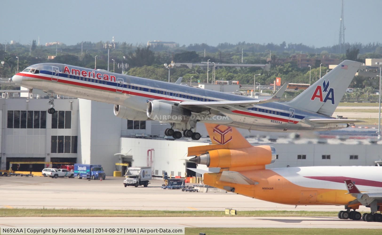 N692AA, 1993 Boeing 757-223 C/N 26972, American