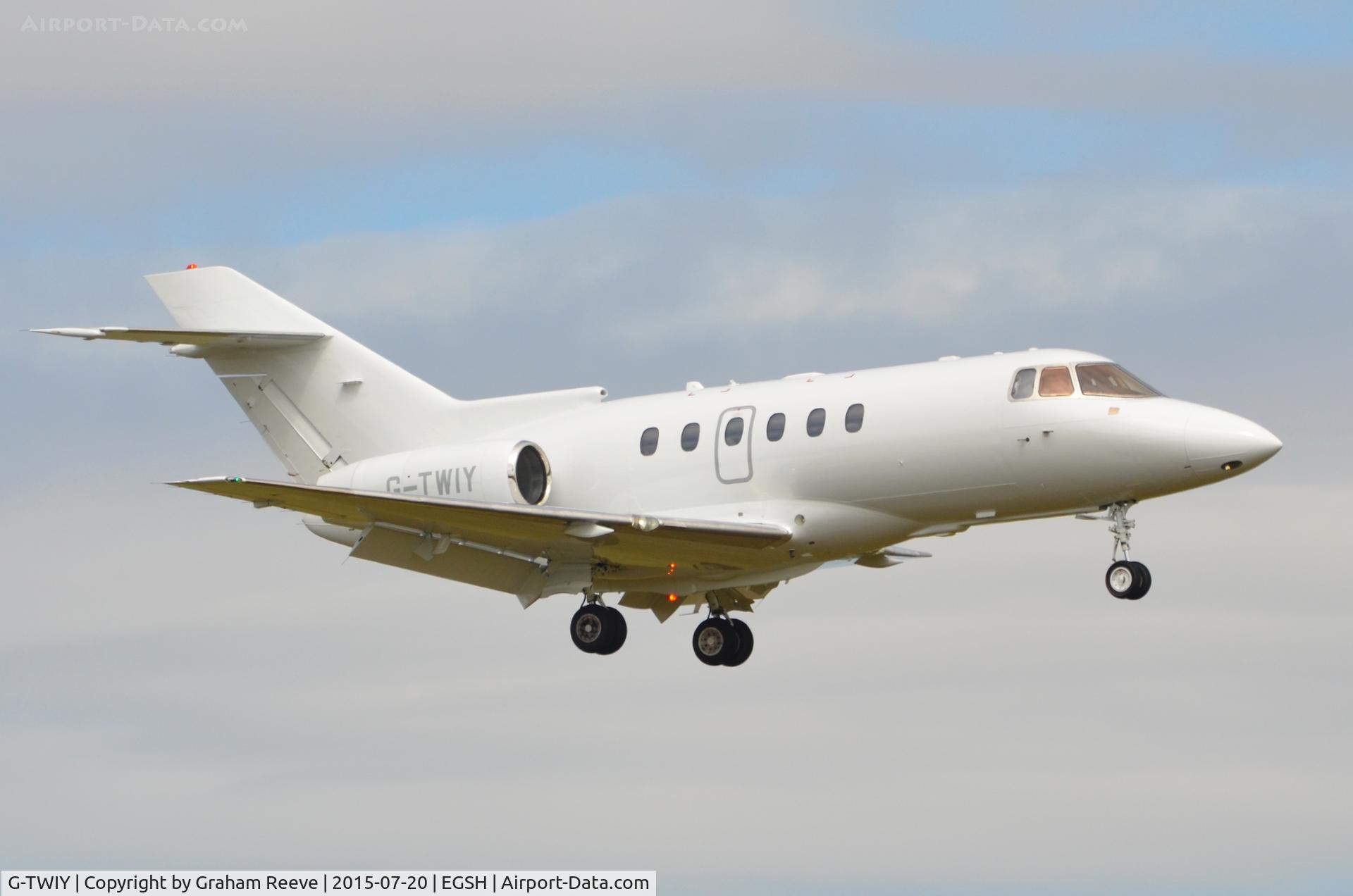 G-TWIY, 2008 Hawker 750 C/N HB-14, Landing at Norwich, on runway 
