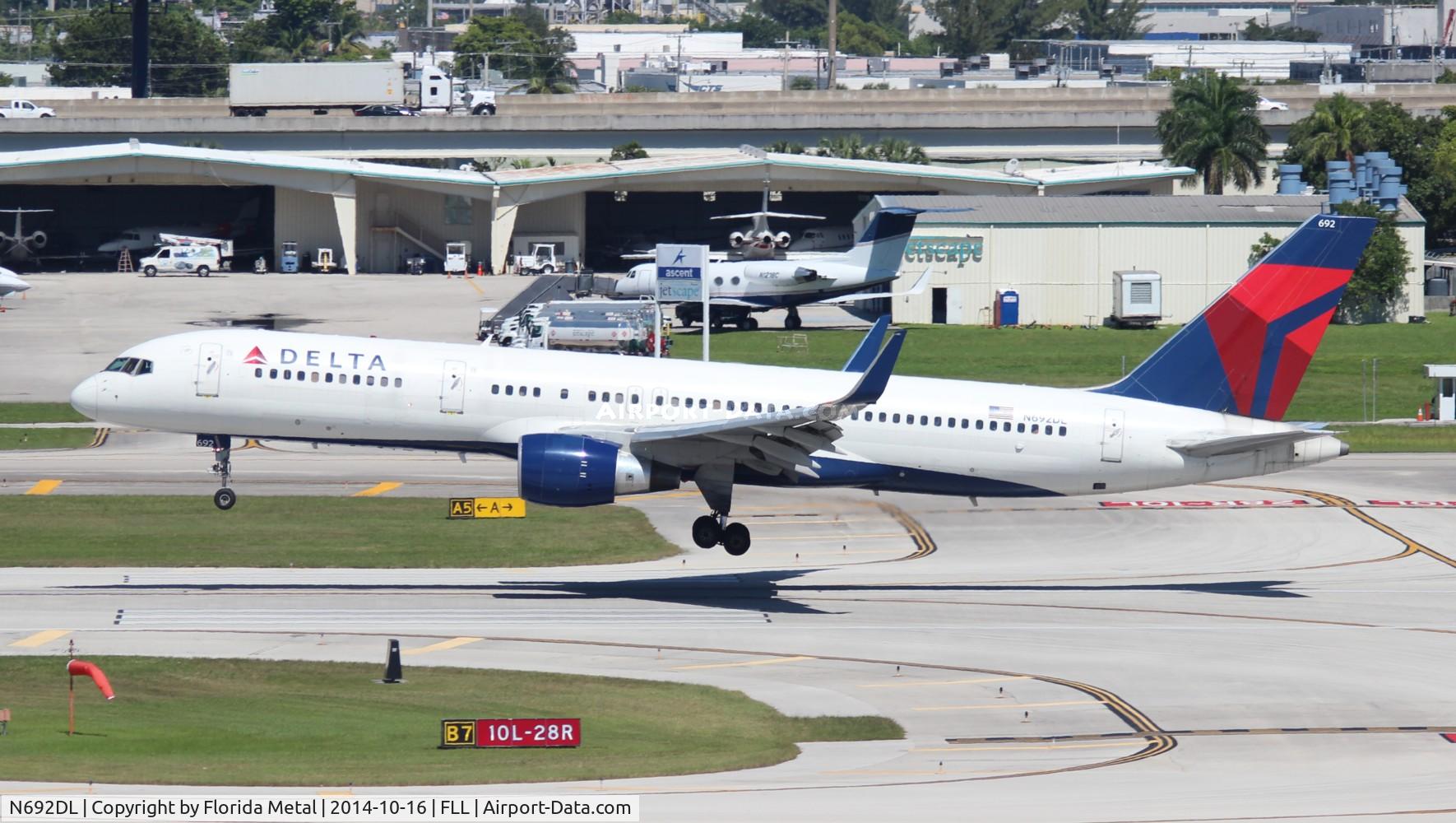 N692DL, 1998 Boeing 757-232 C/N 29724, Delta