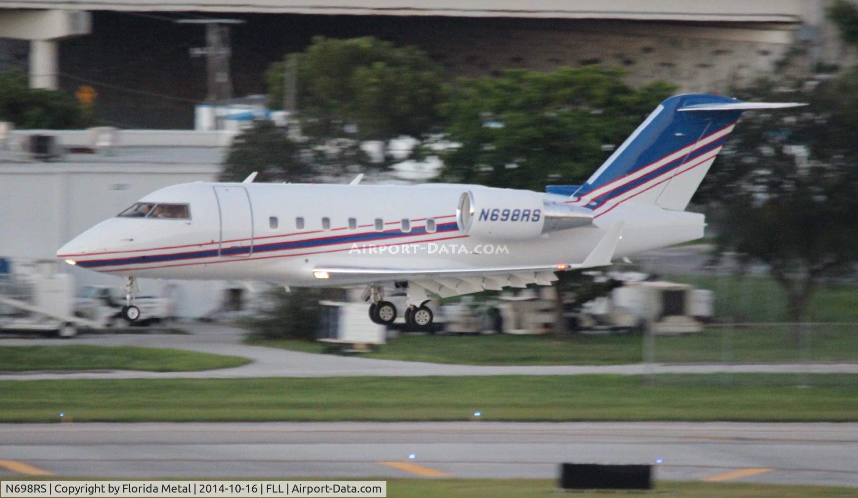 N698RS, 2000 Bombardier Challenger 604 (CL-600-2B16) C/N 5460, Challenger 604
