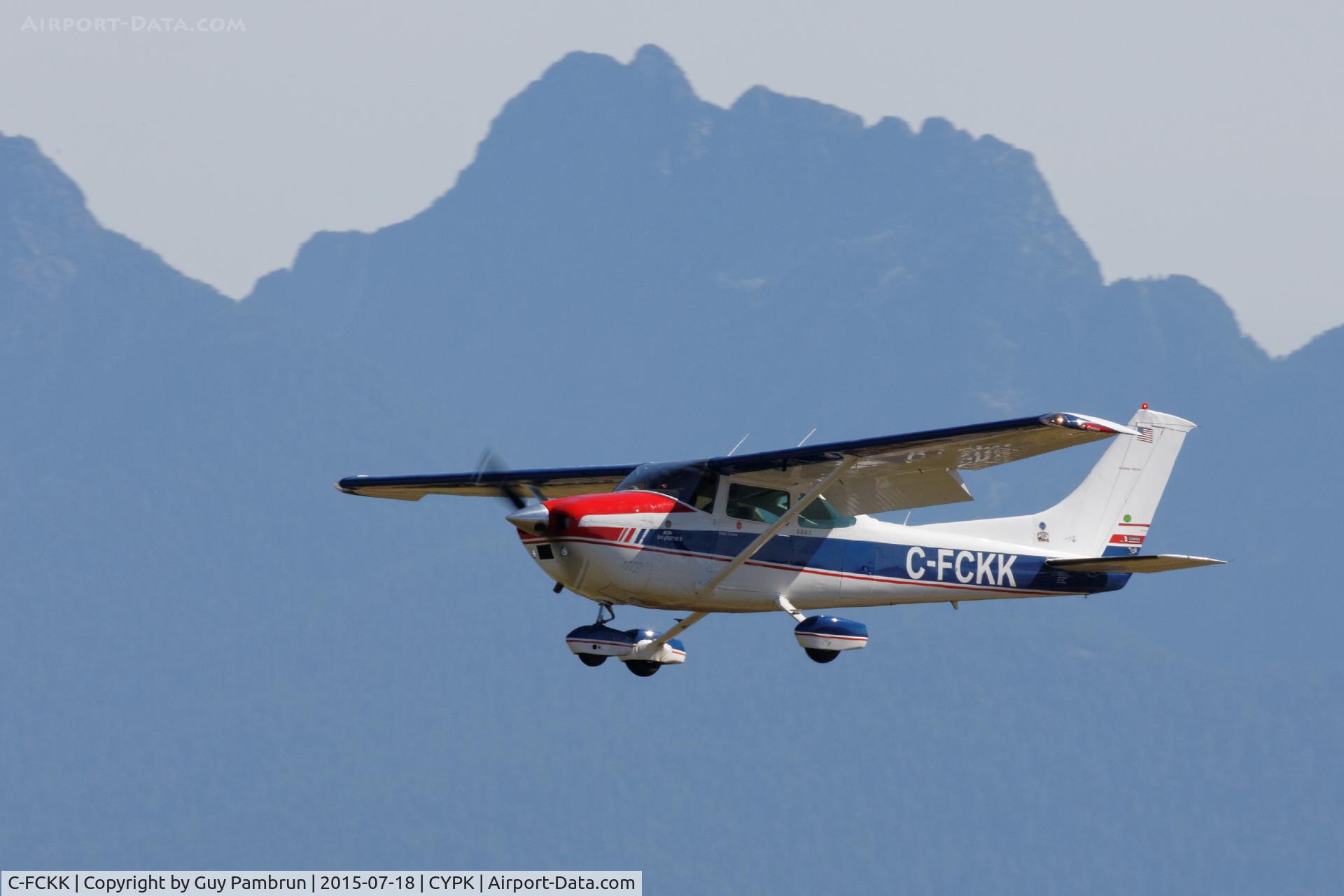 C-FCKK, 1977 Cessna 182Q Skylane C/N 18265683, Landing