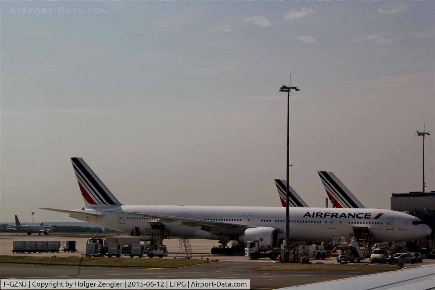 F-GZNJ, 2011 Boeing 777-328/ER C/N 38706, Getting prepared for an eastbound ride...