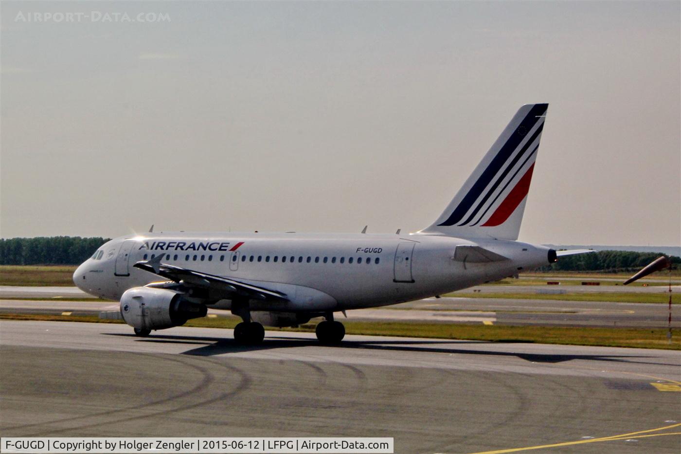 F-GUGD, 2003 Airbus A318-111 C/N 2081, A plane with a star on it isn´t always a StarAlliance plane ......