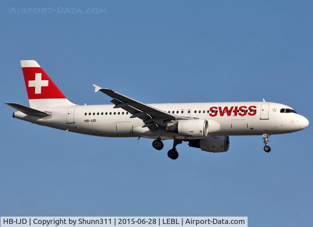 HB-IJD, 1995 Airbus A320-214 C/N 553, Landing rwy 25R with new titles