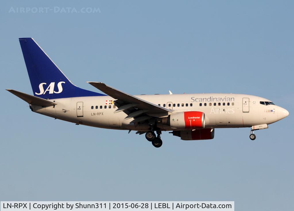 LN-RPX, 1998 Boeing 737-683 C/N 28291, Landing rwy 25R