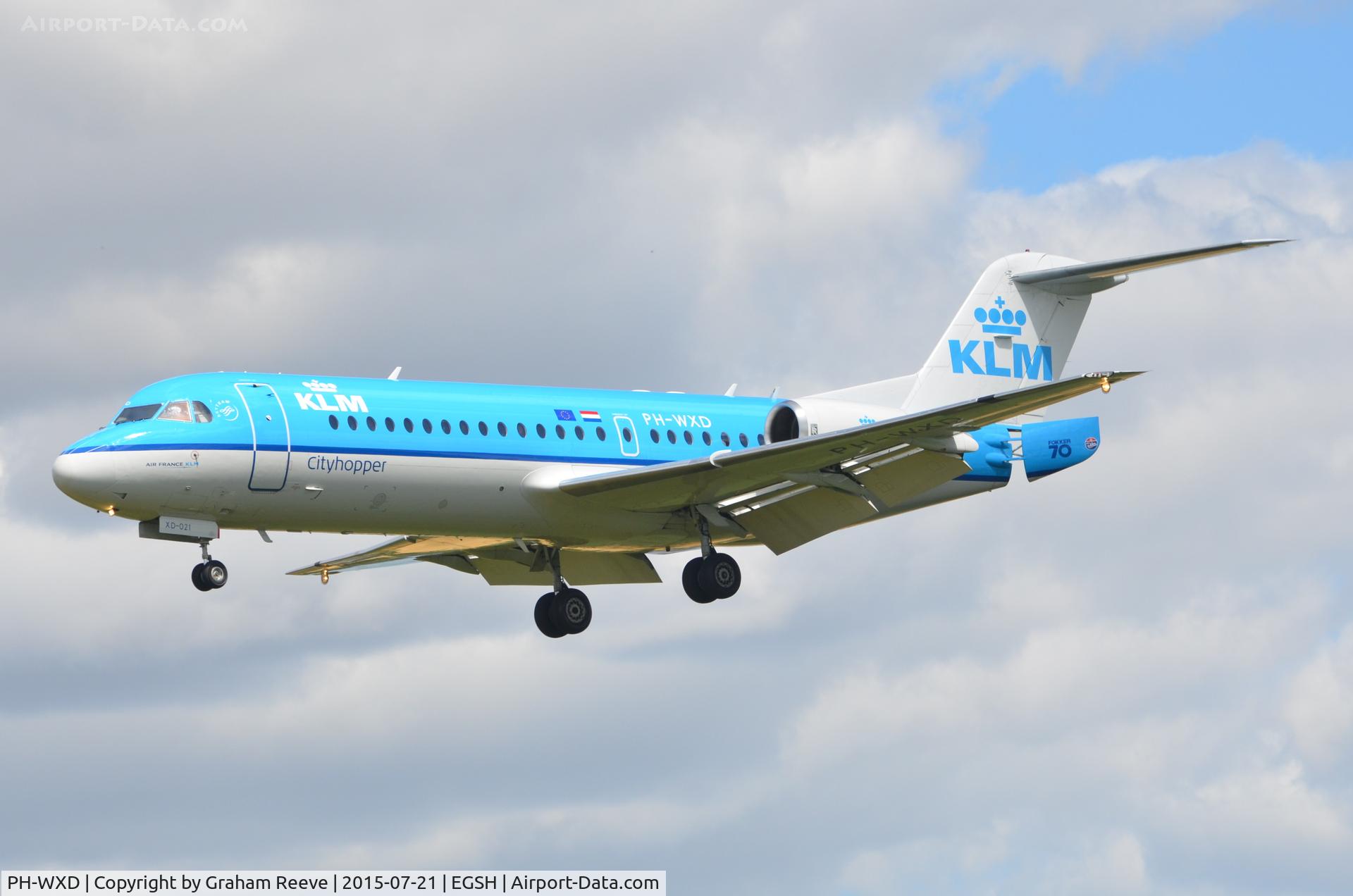 PH-WXD, 1995 Fokker 70 (F-28-0070) C/N 11563, Landing at Norwich.