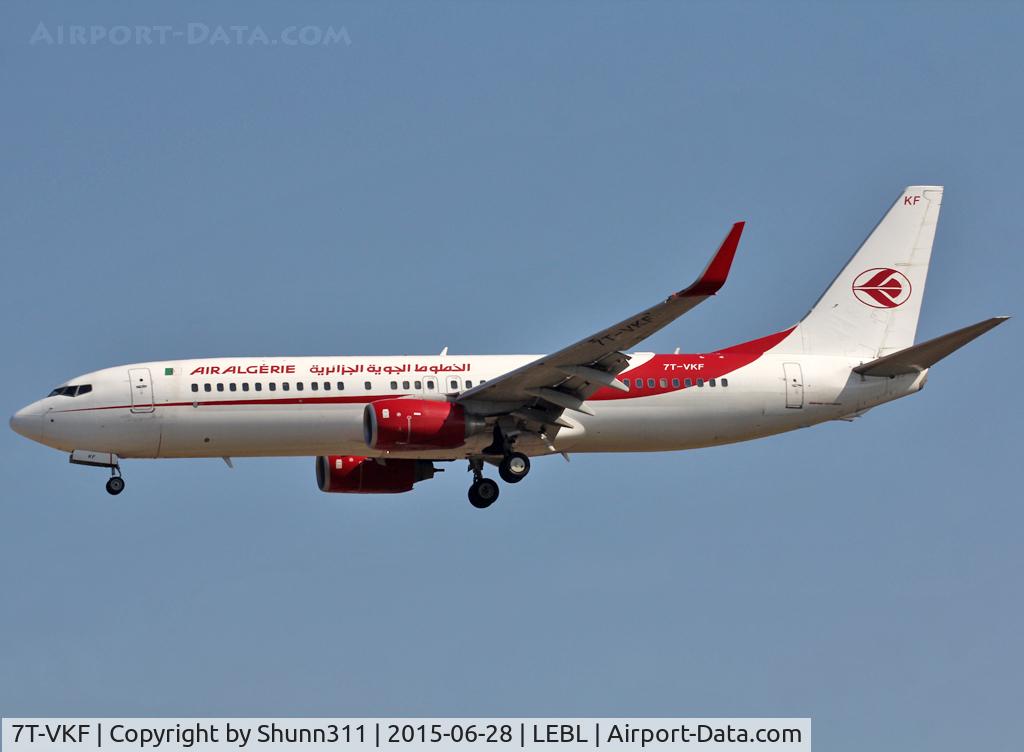 7T-VKF, 2010 Boeing 737-8D6 C/N 40860, Landing rwy 25R