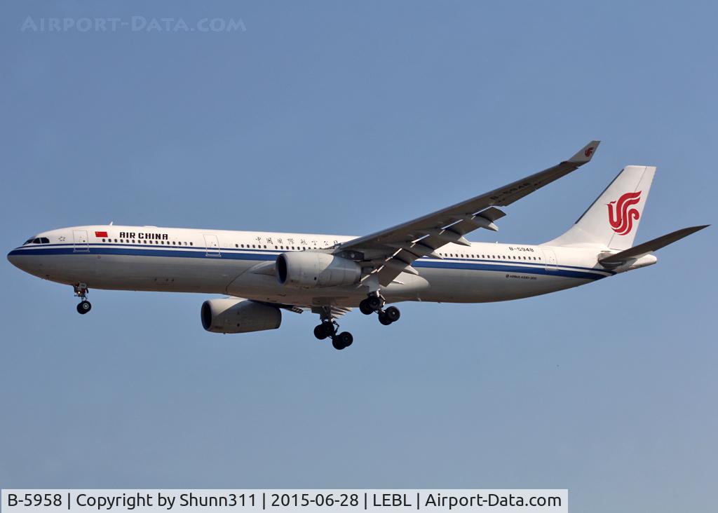 B-5958, 2014 Airbus A330-343 C/N 1587, Landing rwy 25R