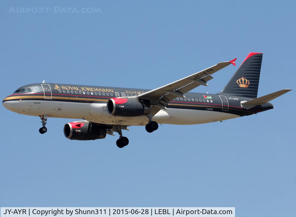 JY-AYR, 2011 Airbus A320-232 C/N 4817, Landing rwy 25R