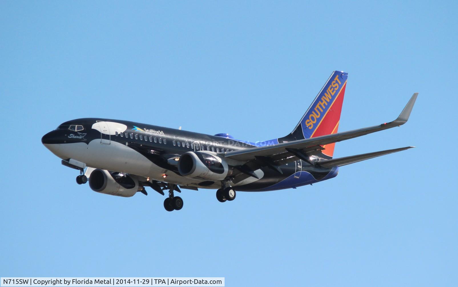 N715SW, 1998 Boeing 737-7H4 C/N 27849, Shamu One
