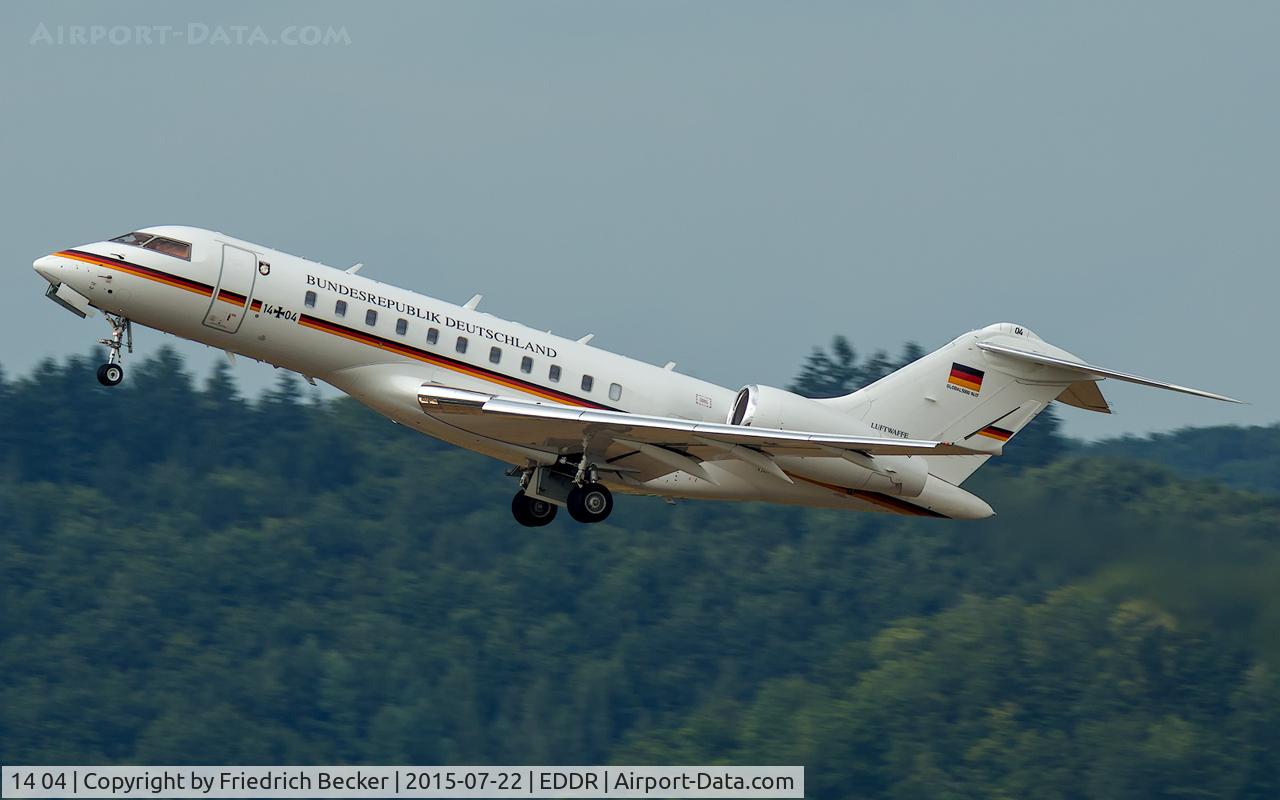 14 04, 2011 Bombardier BD-700-1A11 Global 5000 C/N 9417, departure via RW27