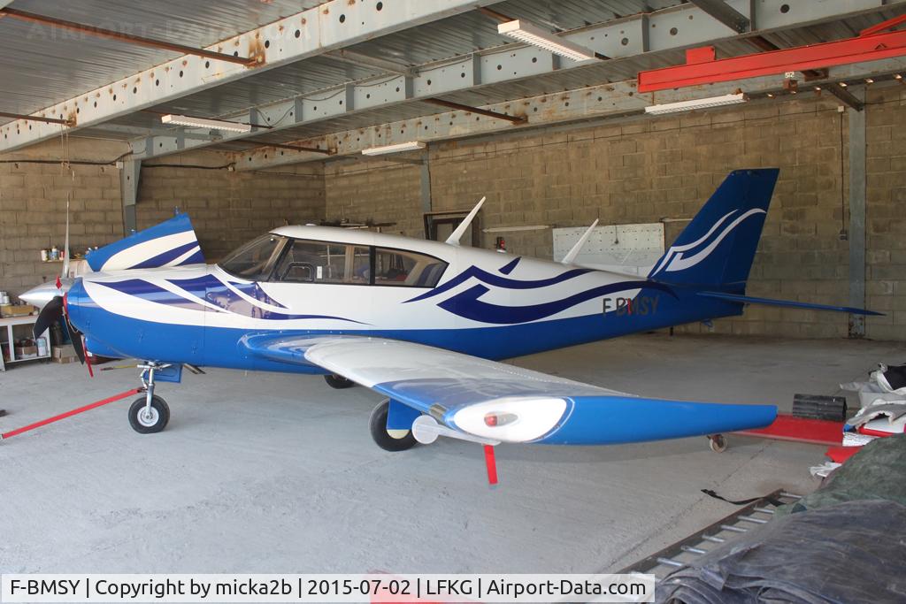 F-BMSY, Piper PA-24-260 Comanche C/N 24-4050, Parked