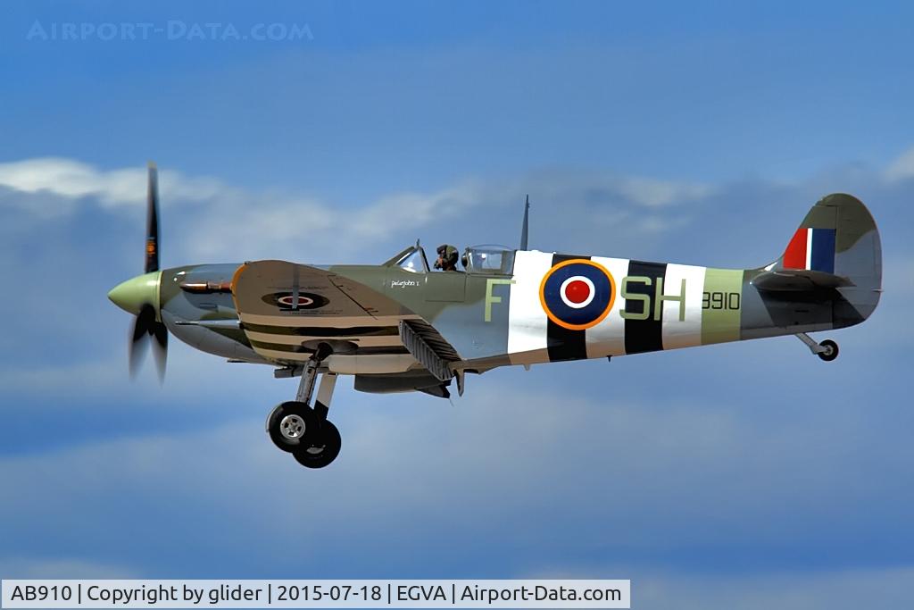 AB910, Supermarine 349 Spitfire LF.Vb C/N CBAF.1061, Landing after forming part of mass flypast