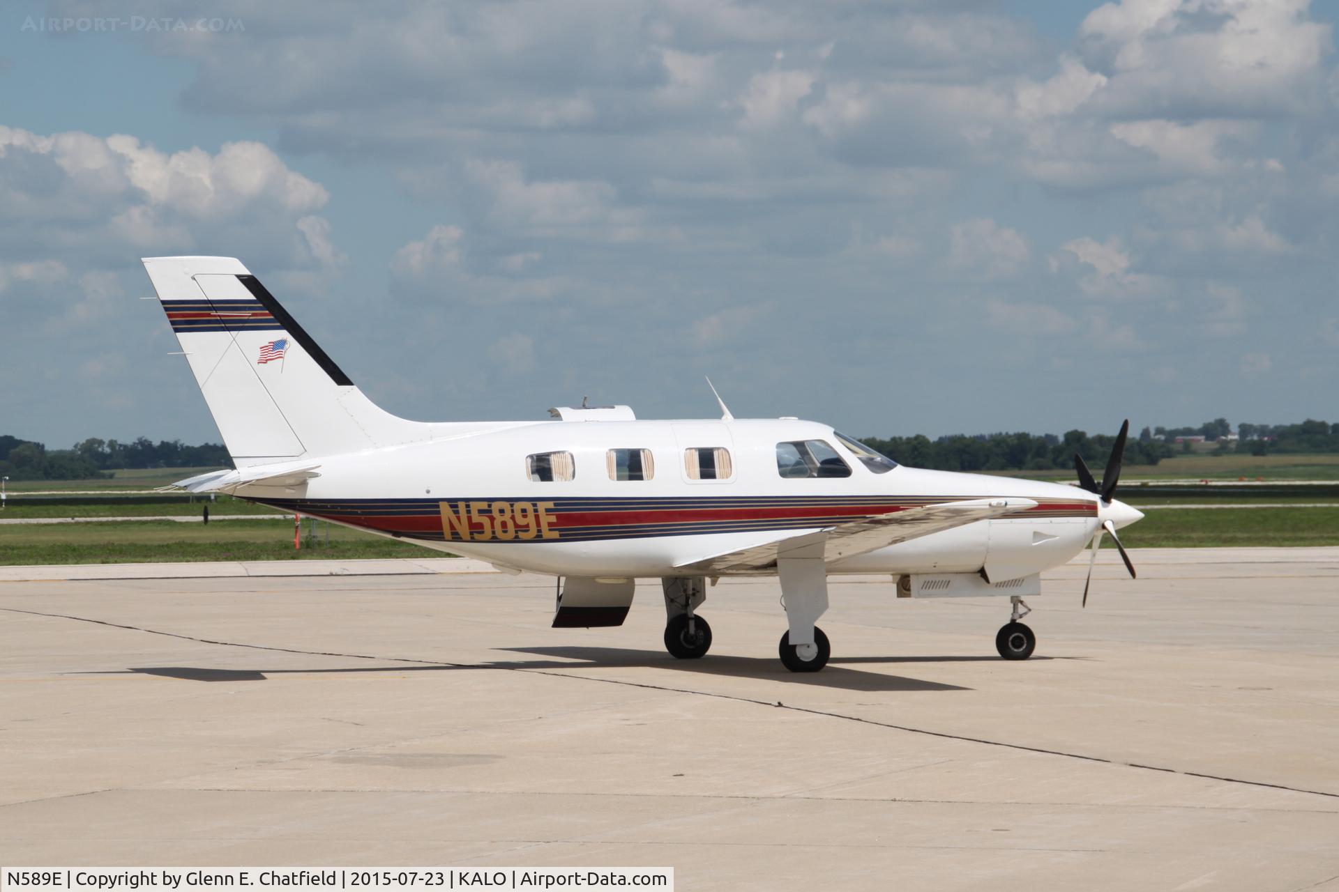 N589E, 1984 Piper PA-46-310P Malibu C/N 46-8408046, preparing for departure