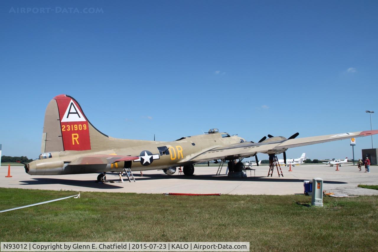 N93012, 1944 Boeing B-17G-30-BO Flying Fortress C/N 32264, Visiting for tours