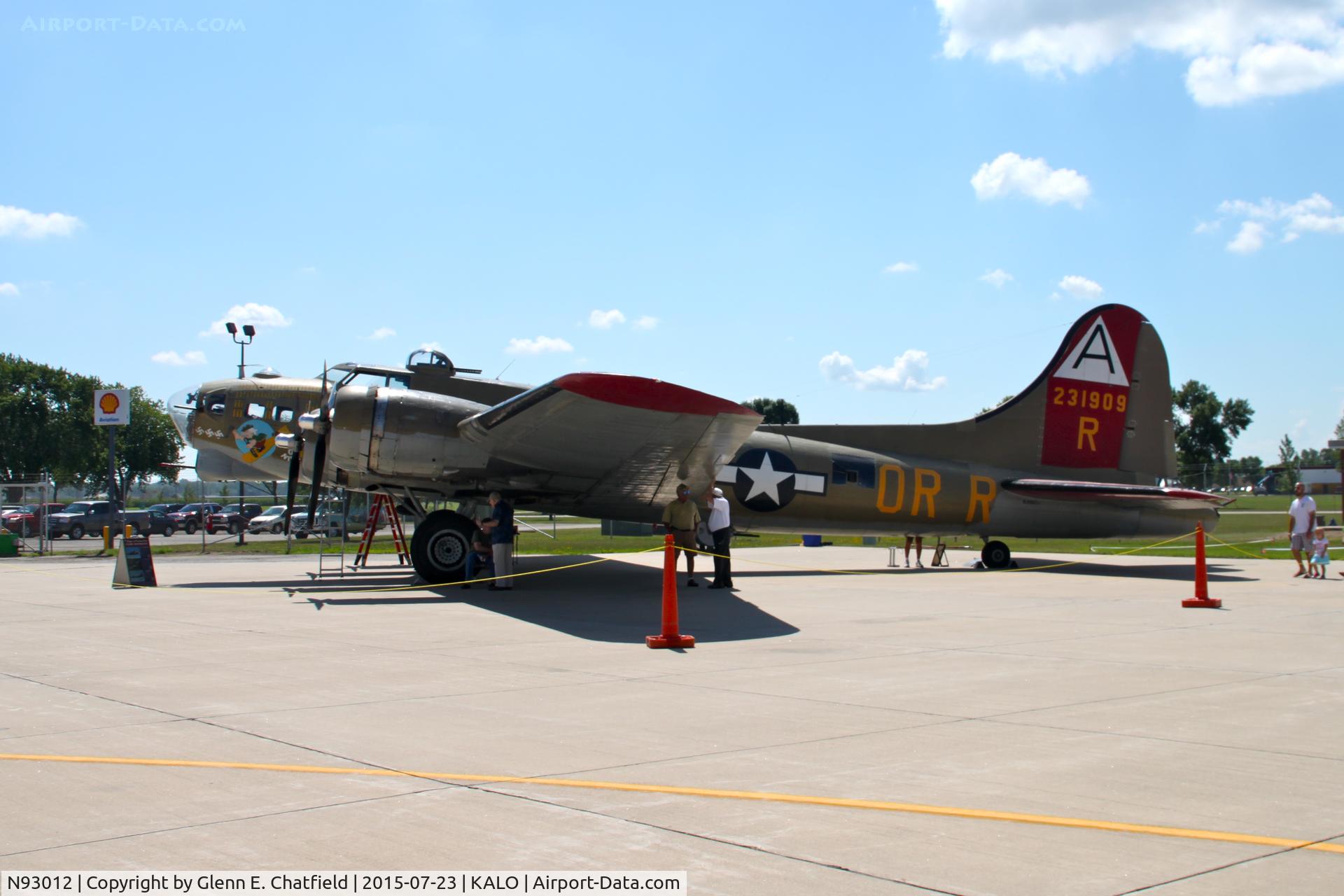 N93012, 1944 Boeing B-17G-30-BO Flying Fortress C/N 32264, Visiting for tours
