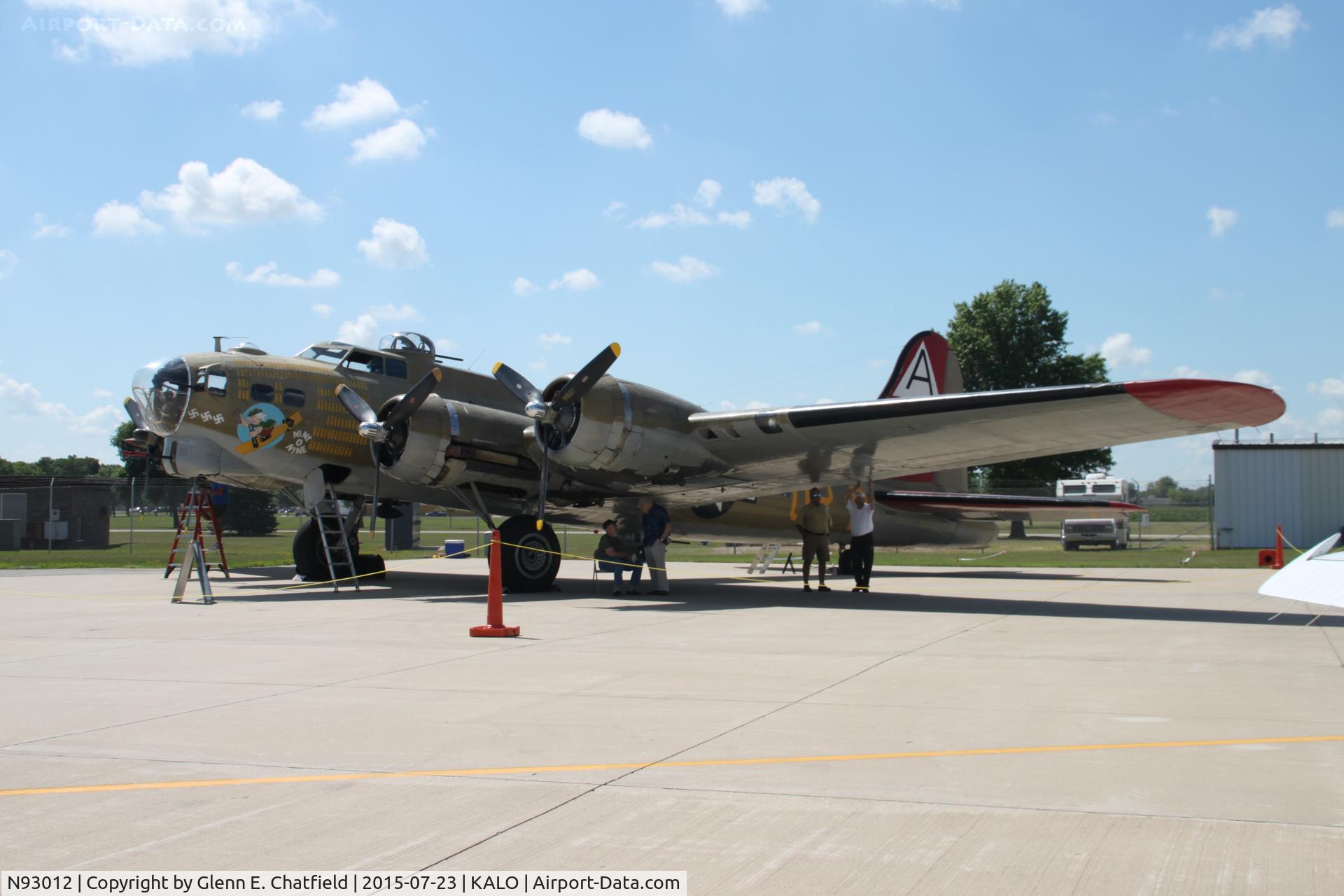 N93012, 1944 Boeing B-17G-30-BO Flying Fortress C/N 32264, Visiting for tours