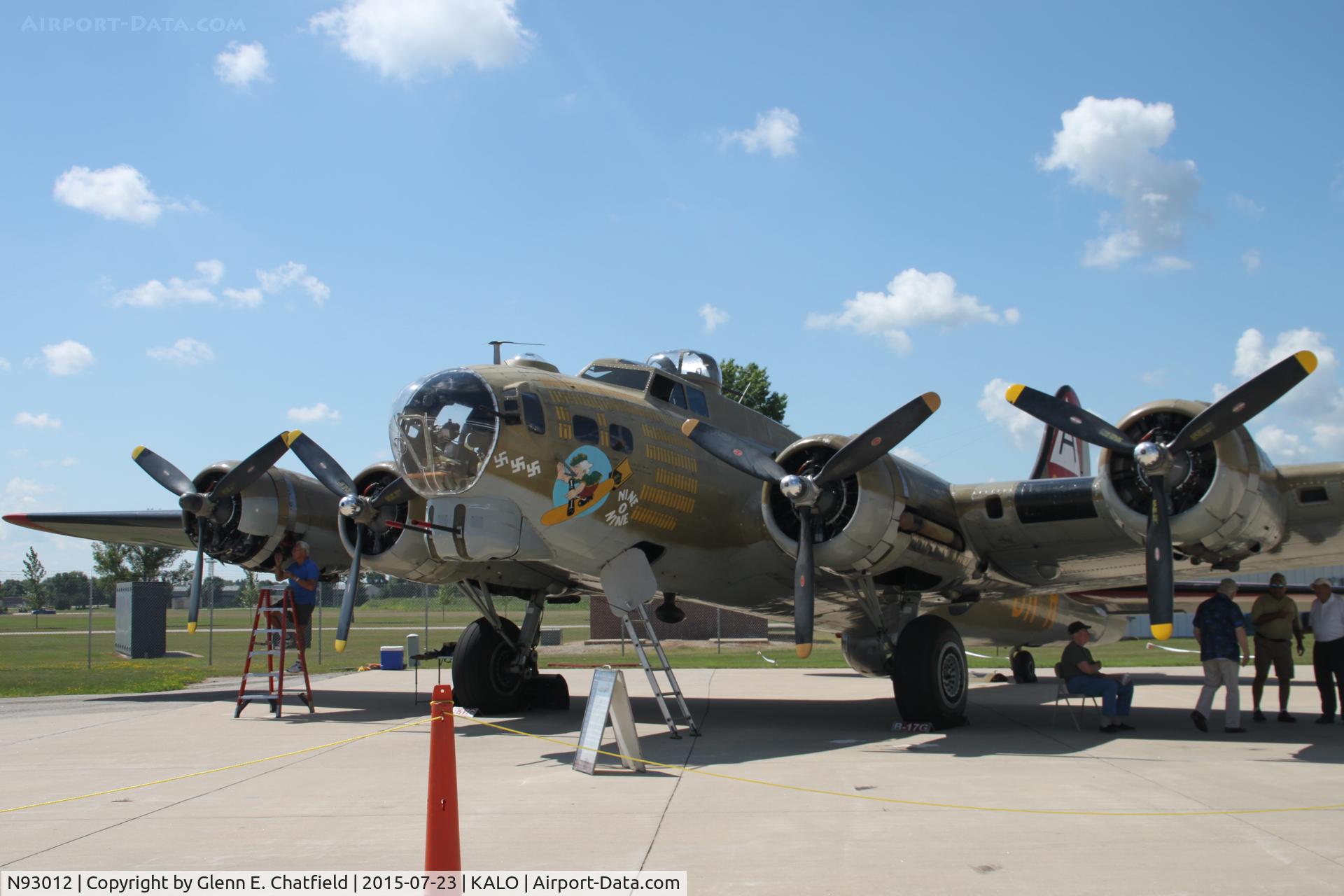 N93012, 1944 Boeing B-17G-30-BO Flying Fortress C/N 32264, Visiting for tours