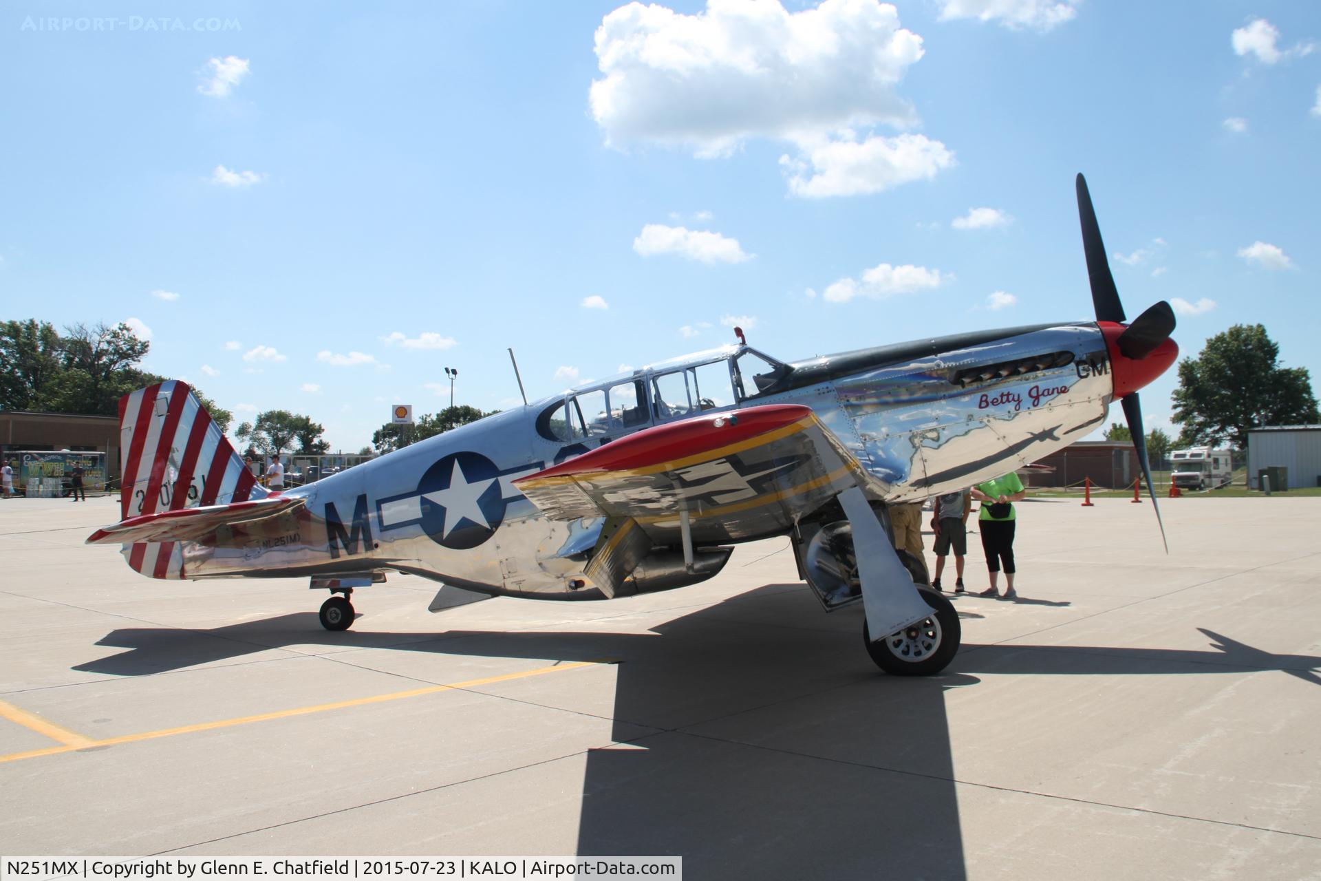 N251MX, 1943 North American P-51C-10 Mustang C/N 103-22730, Visiting for tours