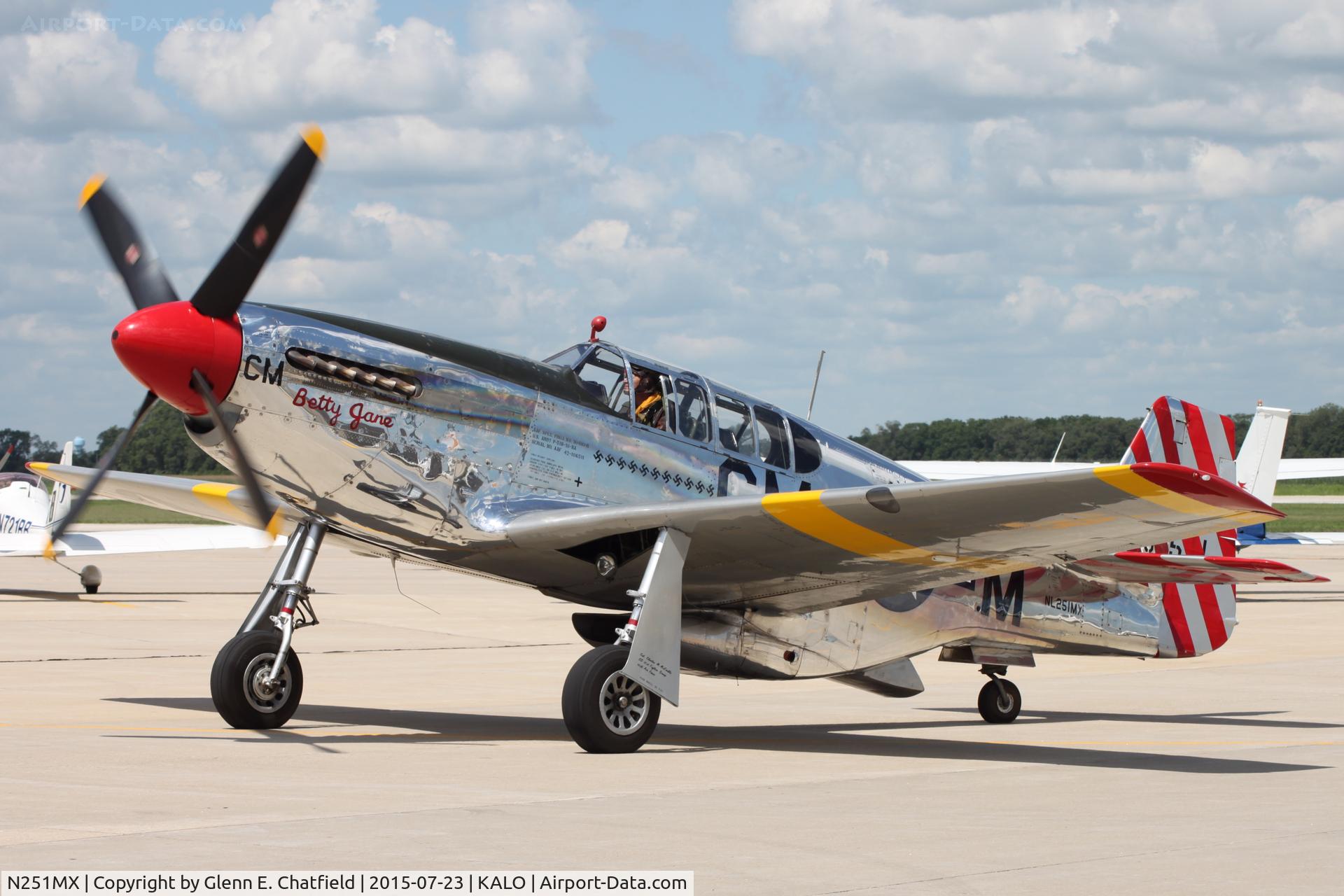 N251MX, 1943 North American P-51C-10 Mustang C/N 103-22730, Visiting for tours