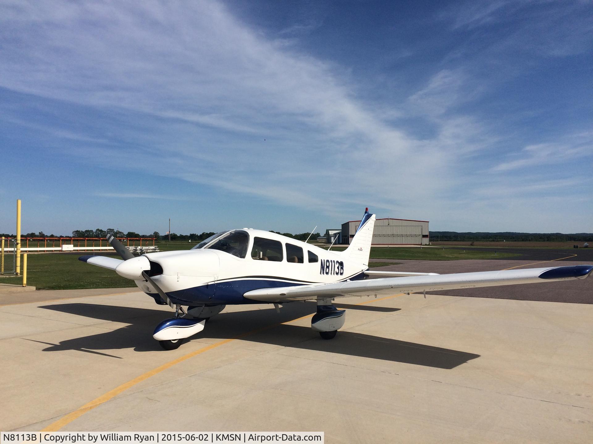 N8113B, Piper PA-28-181 Archer C/N 28-8090128, On the ramp at KLNR