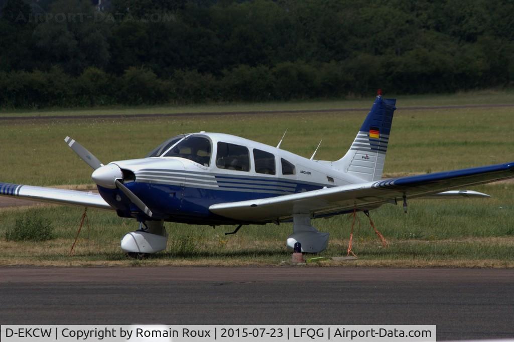 D-EKCW, Piper PA-28-181 Archer C/N 28-8190018, Parked