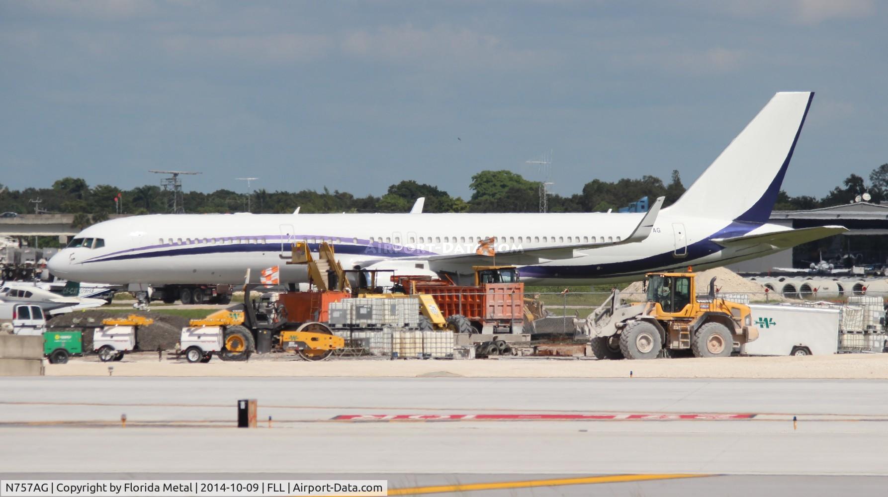 N757AG, 2000 Boeing 757-256 C/N 29306, private 757