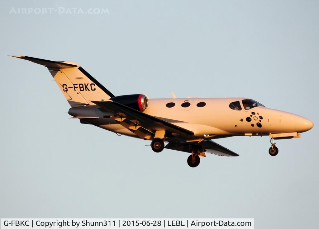 G-FBKC, 2008 Cessna 510 Citation Mustang Citation Mustang C/N 510-0127, Landing rwy 25R