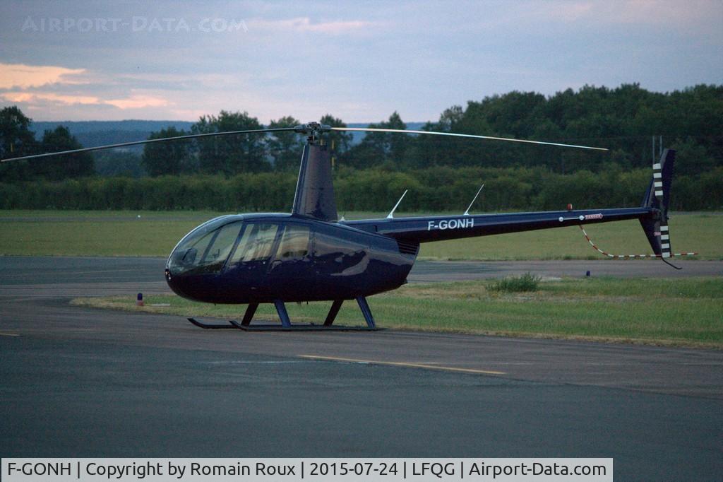 F-GONH, 2008 Robinson R44 Raven II C/N 12556, Parked