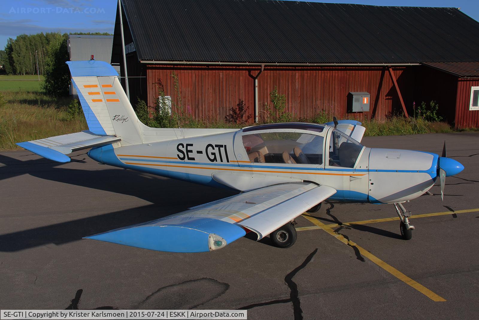 SE-GTI, 1977 Morane-Saulnier MS-893 Rallye 180 C/N 12846, Parked for the night.