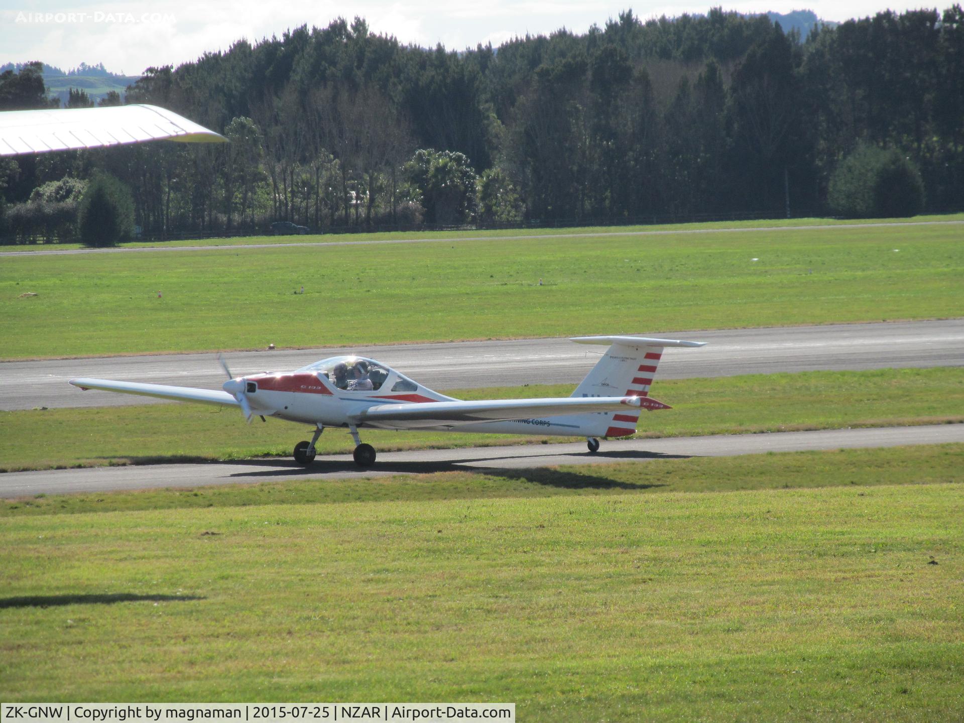 ZK-GNW, Grob G-109 C/N 6148, Taxying out for local training flight