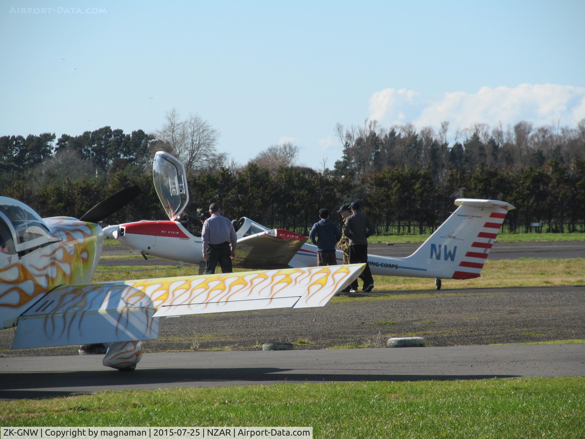 ZK-GNW, Grob G-109 C/N 6148, preparing for departure