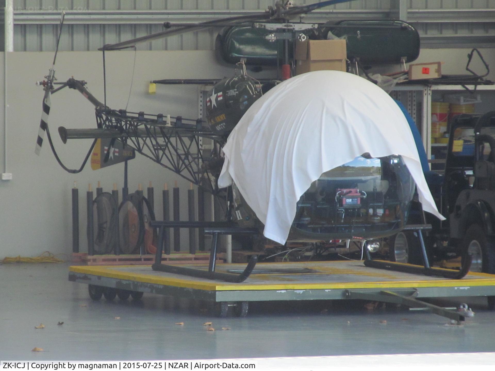 ZK-ICJ, Bell 47G-3B-1 Sioux C/N 3337, Having a snooze