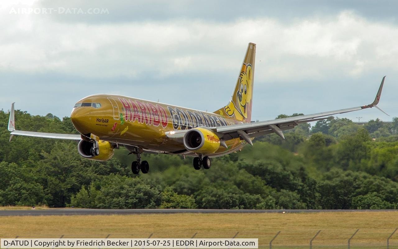 D-ATUD, 2006 Boeing 737-8K5 C/N 34685, moments prior touchdown