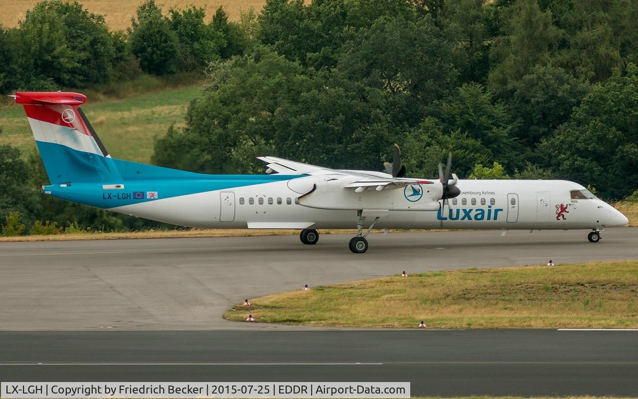LX-LGH, 2012 Bombardier DHC-8-402Q Dash 8 Dash 8 C/N 4420, taxying to the gate