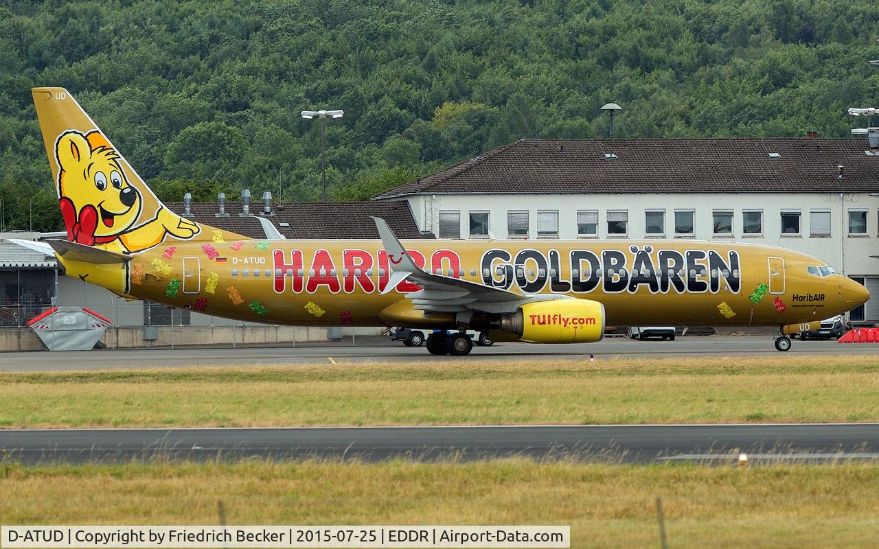 D-ATUD, 2006 Boeing 737-8K5 C/N 34685, taxying to the gate