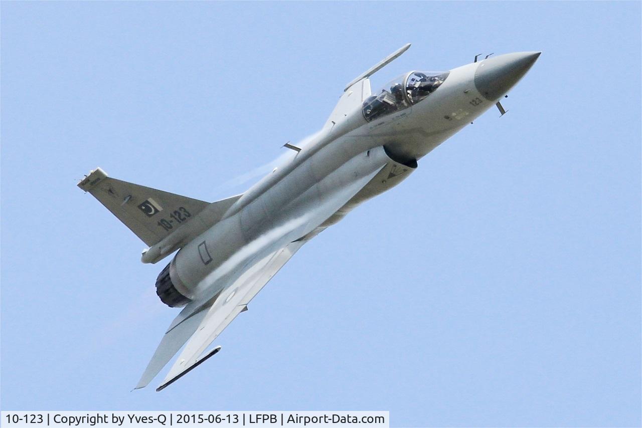 10-123, PAC JF-17 Thunder C/N FC10123, Pakistan Air Force JF-17 Thunder, On display, Paris-Le Bourget (LFPB-LBG) Air show 2015