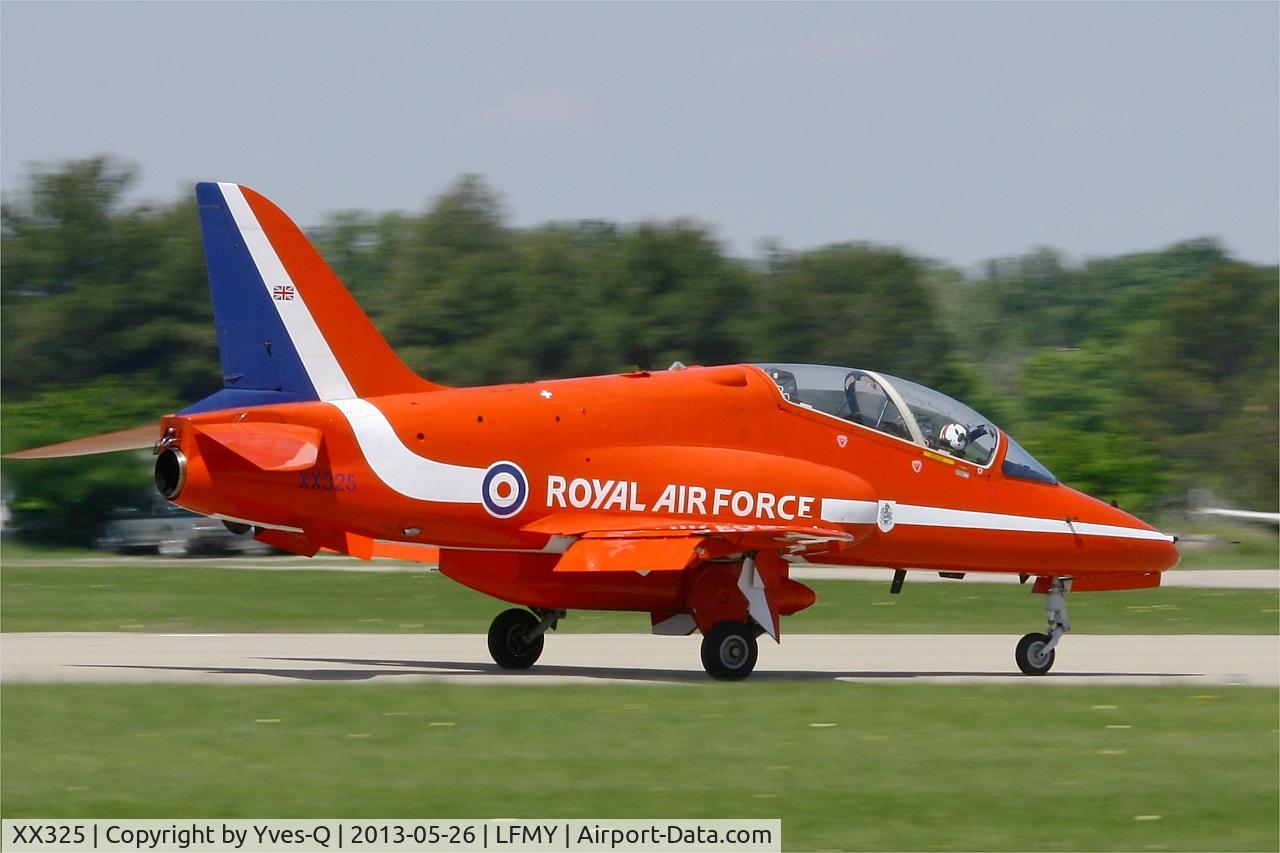 XX325, 1980 Hawker Siddeley Hawk T.1 C/N 169/312150, Royal Air Force Red Arrows Hawker Siddeley Hawk T.1, Landing rwy 34, Salon de Provence Air Base 701 (LFMY) Open day 2013